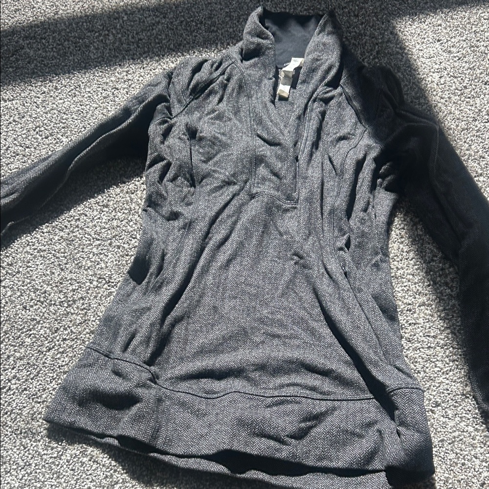 Lululemon Athletica Charcoal Long Sleeve Top